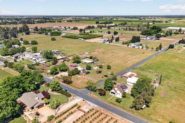 12301 E Jahant Rd, Acampo, CA 95220