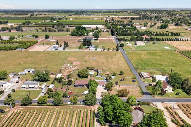 12301 E Jahant Rd, Acampo, CA 95220