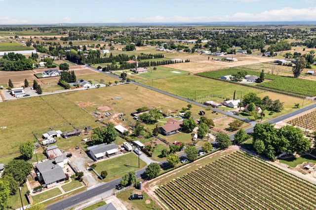 12301 E Jahant Rd, Acampo, CA 95220