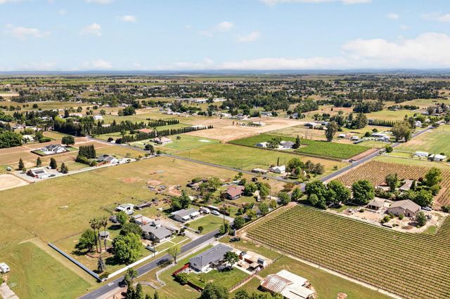12301 E Jahant Rd, Acampo, CA 95220