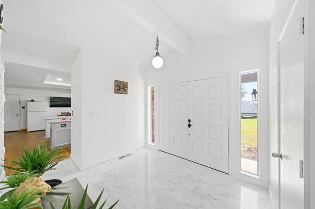 12301 E Jahant Rd, Acampo, CA 95220