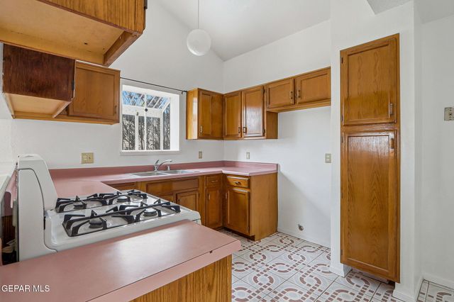 905 MARK WALLACE Lane, El Paso, TX 79912