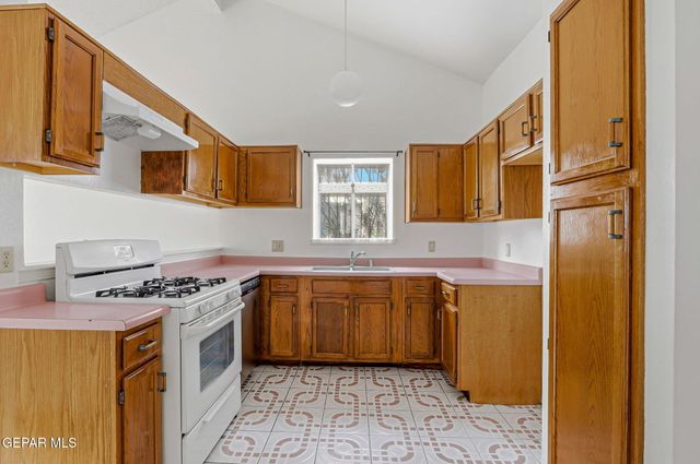 905 MARK WALLACE Lane, El Paso, TX 79912