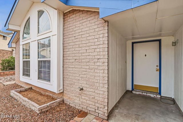 905 MARK WALLACE Lane, El Paso, TX 79912