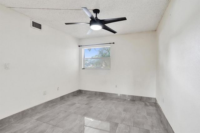8301 Sands Point Boulevard S102, Tamarac, FL 33321