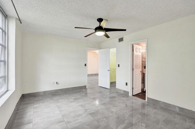 8301 Sands Point Boulevard S102, Tamarac, FL 33321