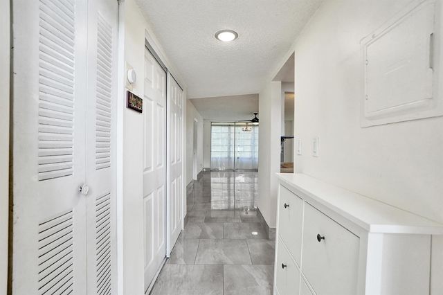 8301 Sands Point Boulevard S102, Tamarac, FL 33321