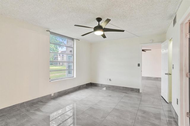 8301 Sands Point Boulevard S102, Tamarac, FL 33321