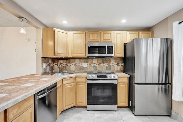 8301 Sands Point Boulevard S102, Tamarac, FL 33321