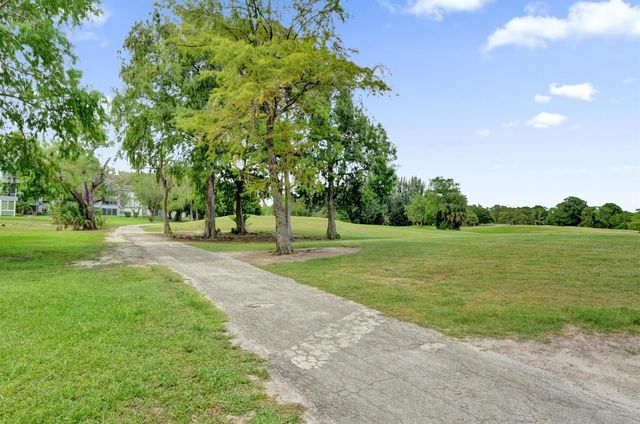 8301 Sands Point Boulevard S102, Tamarac, FL 33321
