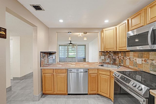 8301 Sands Point Boulevard S102, Tamarac, FL 33321