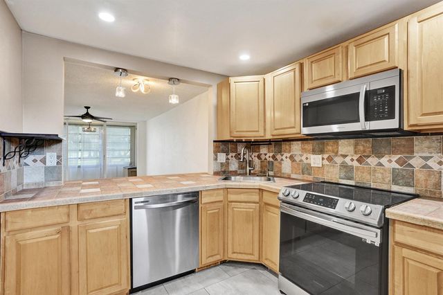 8301 Sands Point Boulevard S102, Tamarac, FL 33321