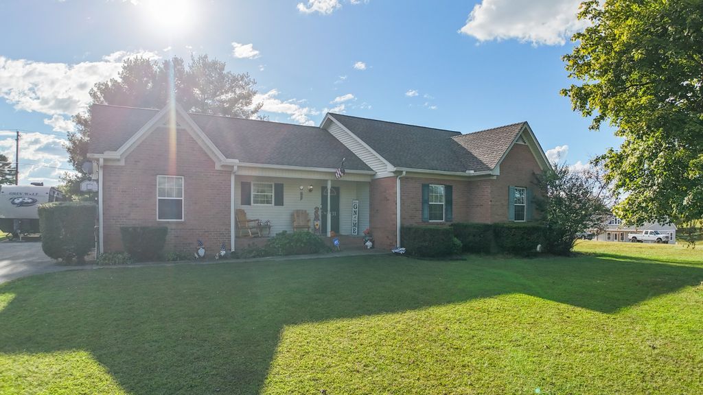 2131 Lambert Dr, Westmoreland, TN 37186