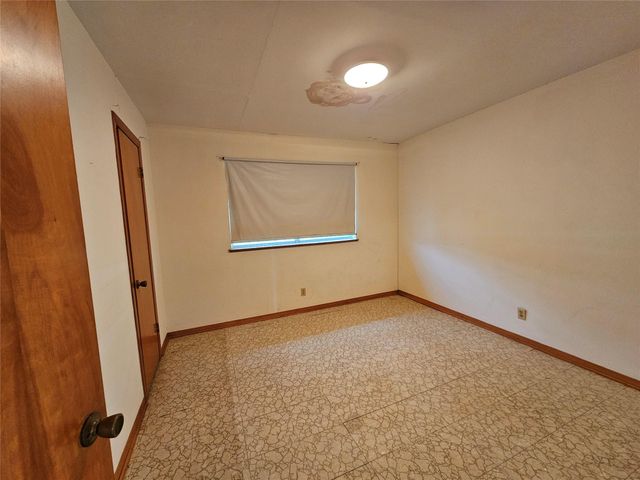 120 Ronald Avenue, Bay City, TX 77414