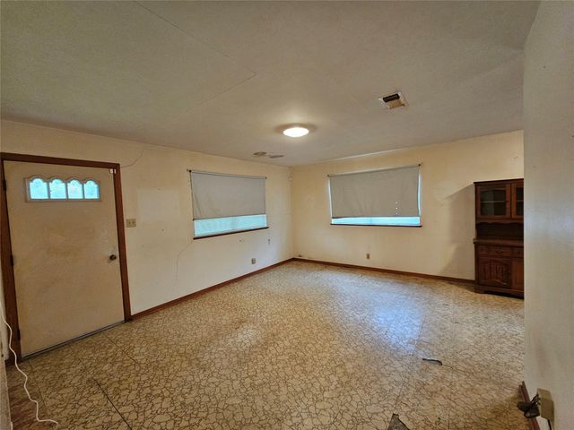 120 Ronald Avenue, Bay City, TX 77414