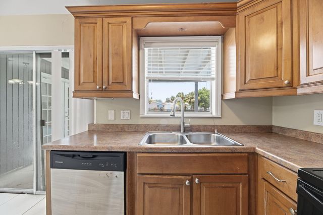 625 Riverside Drive, Palm Beach Gardens, FL 33410