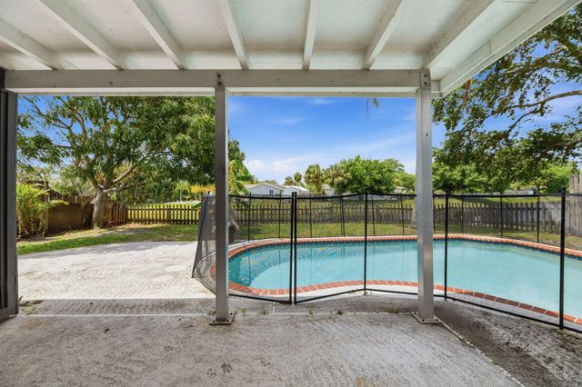 625 Riverside Drive, Palm Beach Gardens, FL 33410