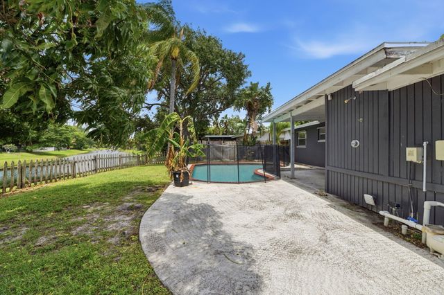 625 Riverside Drive, Palm Beach Gardens, FL 33410