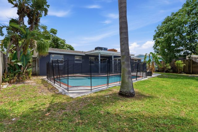 625 Riverside Drive, Palm Beach Gardens, FL 33410