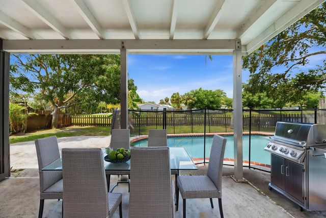 625 Riverside Drive, Palm Beach Gardens, FL 33410