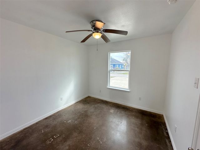 108 W Adams Street, Itasca, TX 76055