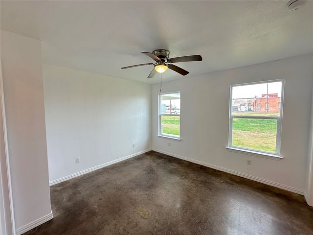 108 W Adams Street, Itasca, TX 76055