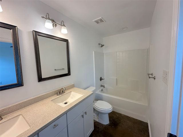 108 W Adams Street, Itasca, TX 76055