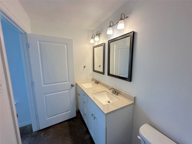 108 W Adams Street, Itasca, TX 76055