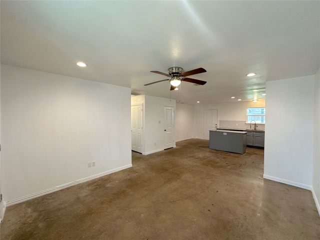 108 W Adams Street, Itasca, TX 76055