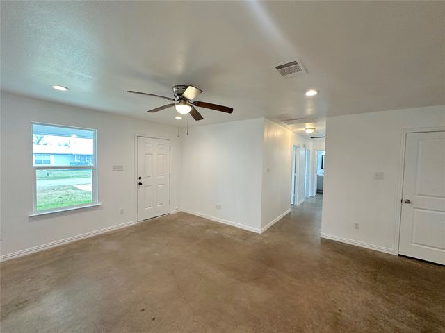 108 W Adams Street, Itasca, TX 76055