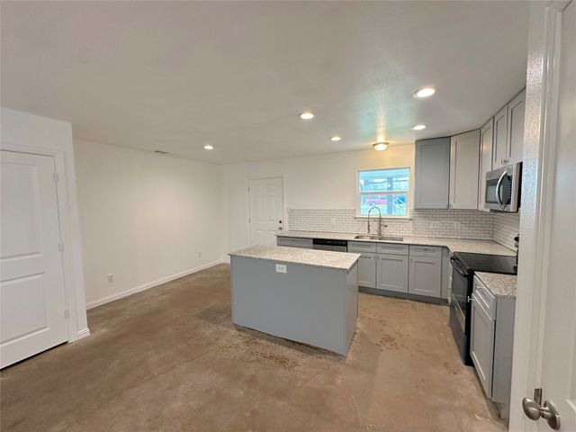 108 W Adams Street, Itasca, TX 76055