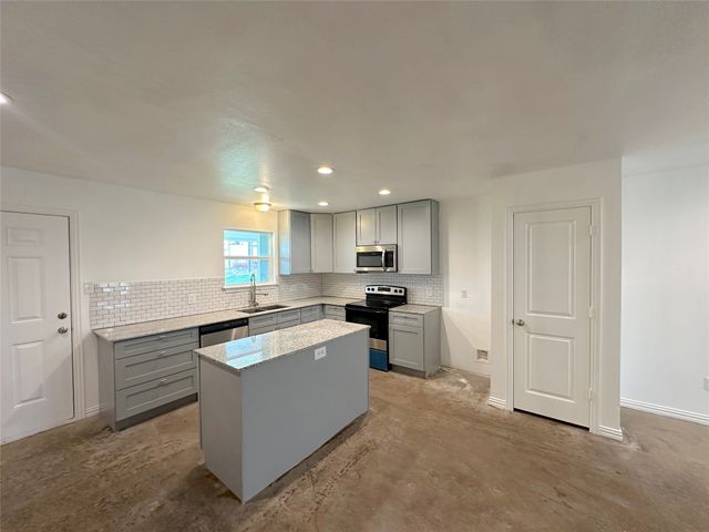 108 W Adams Street, Itasca, TX 76055