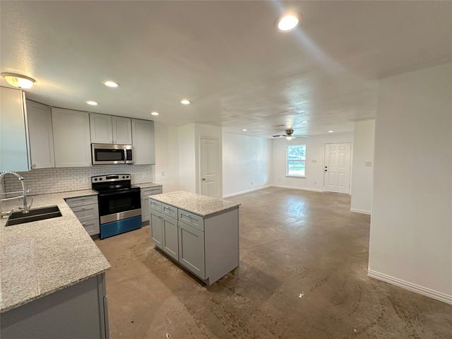 108 W Adams Street, Itasca, TX 76055