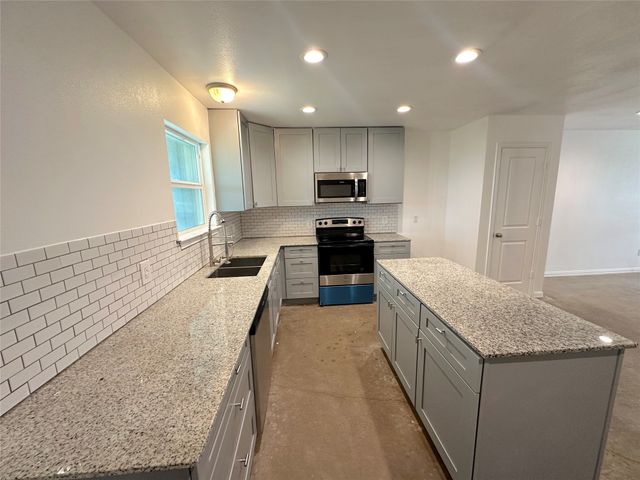 108 W Adams Street, Itasca, TX 76055