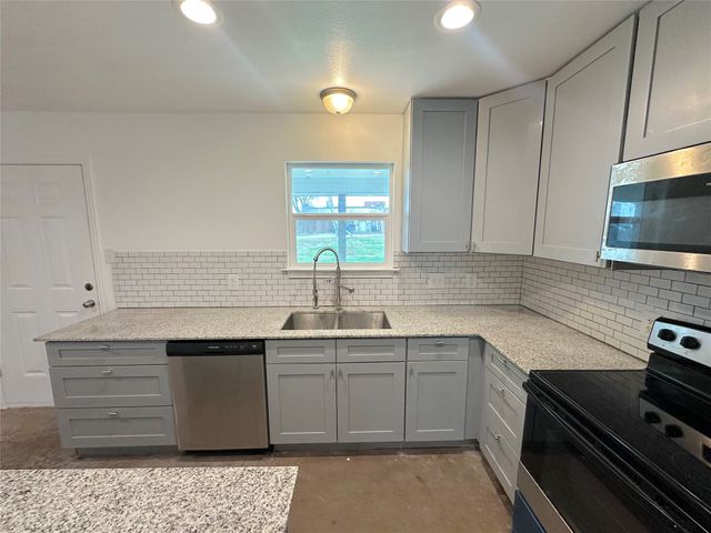 108 W Adams Street, Itasca, TX 76055