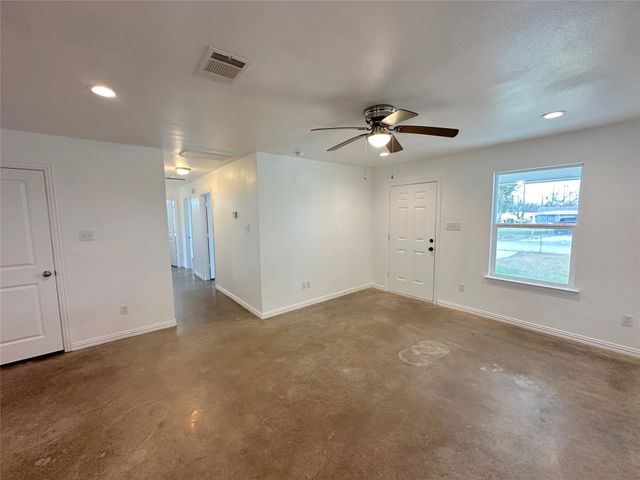 108 W Adams Street, Itasca, TX 76055