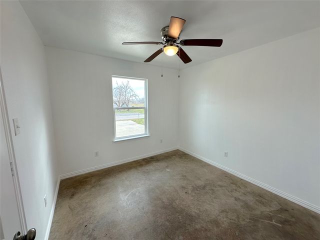 108 W Adams Street, Itasca, TX 76055