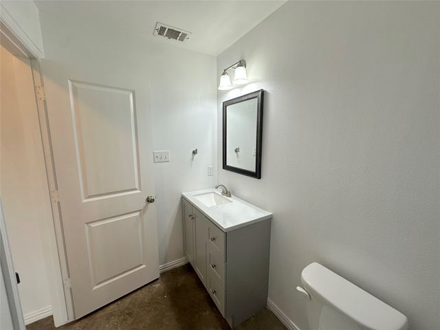 108 W Adams Street, Itasca, TX 76055