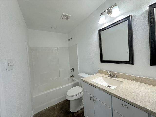 108 W Adams Street, Itasca, TX 76055