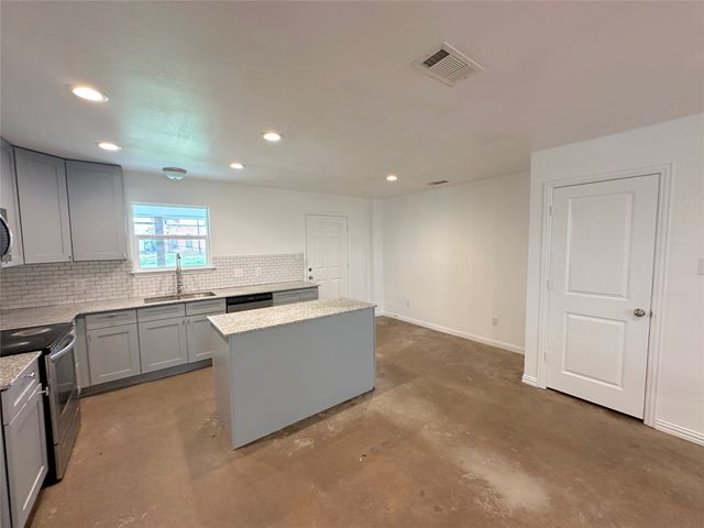 108 W Adams Street, Itasca, TX 76055