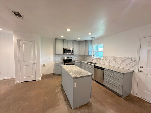 108 W Adams Street, Itasca, TX 76055