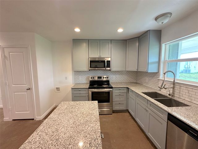 108 W Adams Street, Itasca, TX 76055