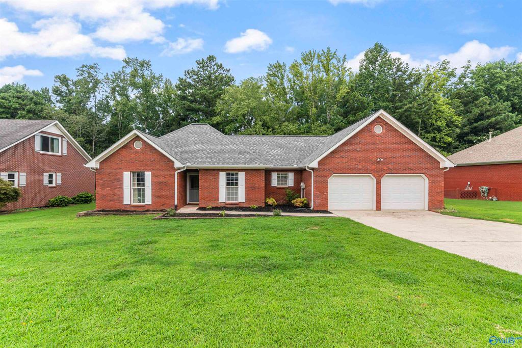 907 Bellemeade Street SW, Hartselle, AL 35640