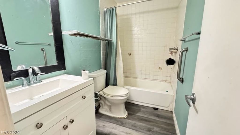 Image 3 of property listing at 3811 daisy 35, Las Vegas, NV 89119