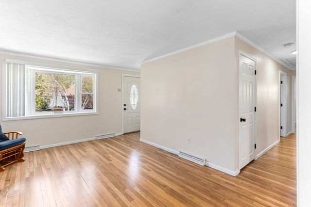 15 Phillip Dr, Bellingham, MA 02019