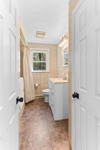 15 Phillip Dr, Bellingham, MA 02019