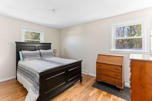 15 Phillip Dr, Bellingham, MA 02019