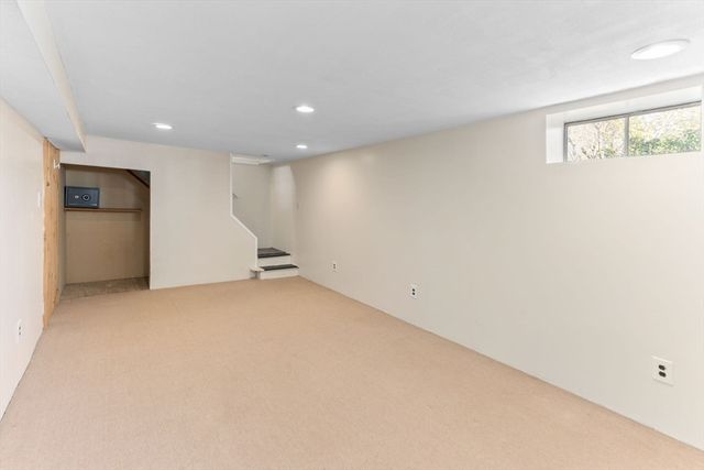 15 Phillip Dr, Bellingham, MA 02019