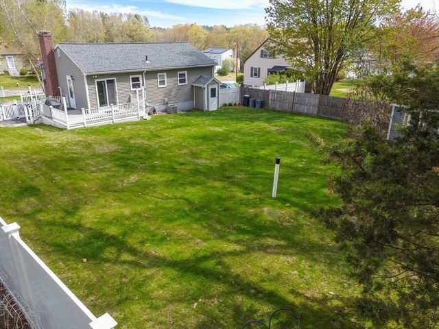 15 Phillip Dr, Bellingham, MA 02019