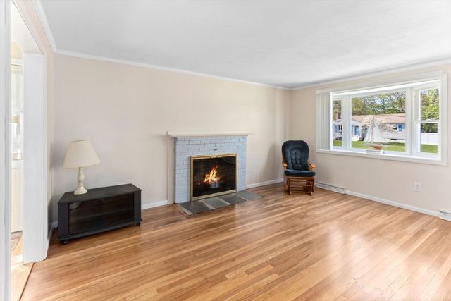 15 Phillip Dr, Bellingham, MA 02019